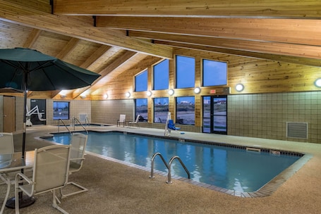 Innenpool. AmericInn by Wyndham Belle Fourche