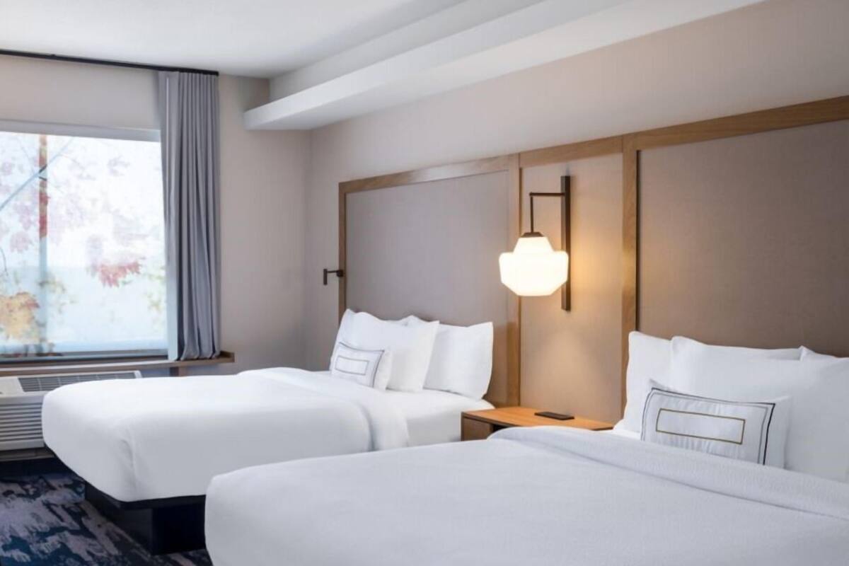 1 bedroom, individually decorated, individually furnished, desk