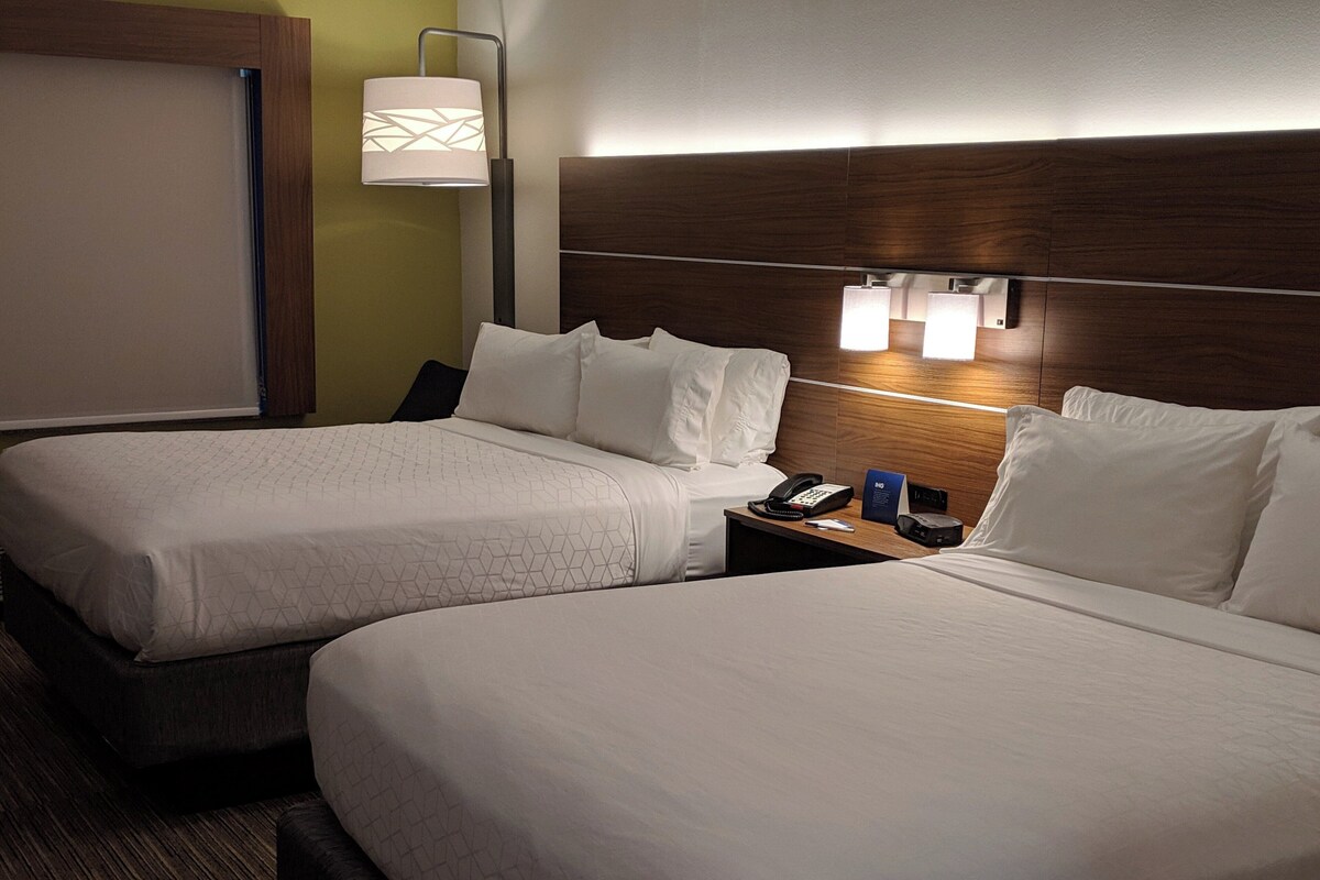 Desk, iron/ironing board, WiFi (free), bed sheets
