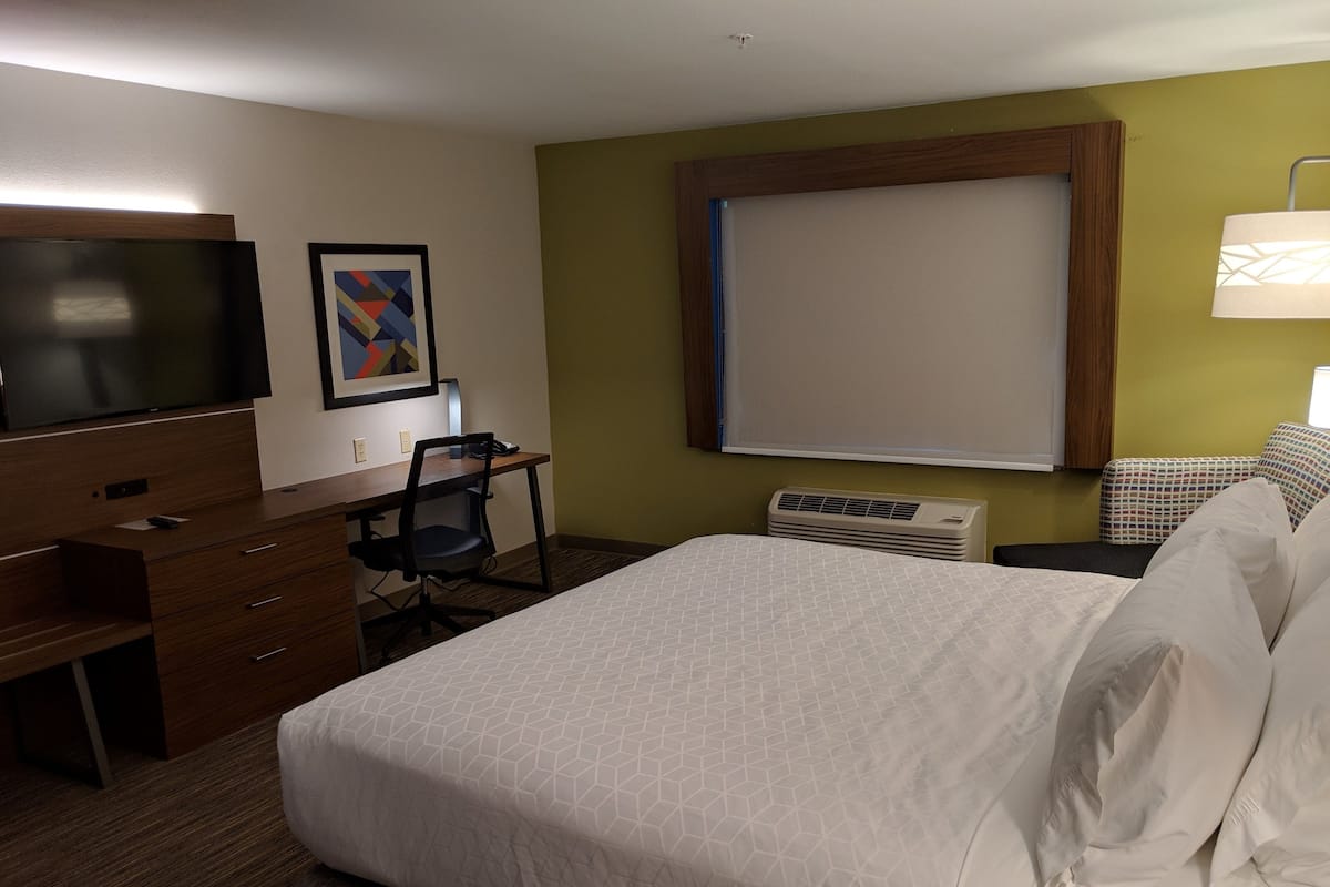 1 habitación, escritorio, tabla de planchar con plancha y wifi gratis