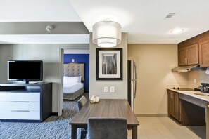 37-inch LCD TV with digital channels, TV, pay movies - Homewood Suites by Hilton Houston Near the Galleria (Houston)