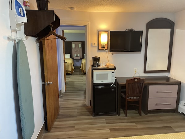 Family Suite | Desk, free WiFi