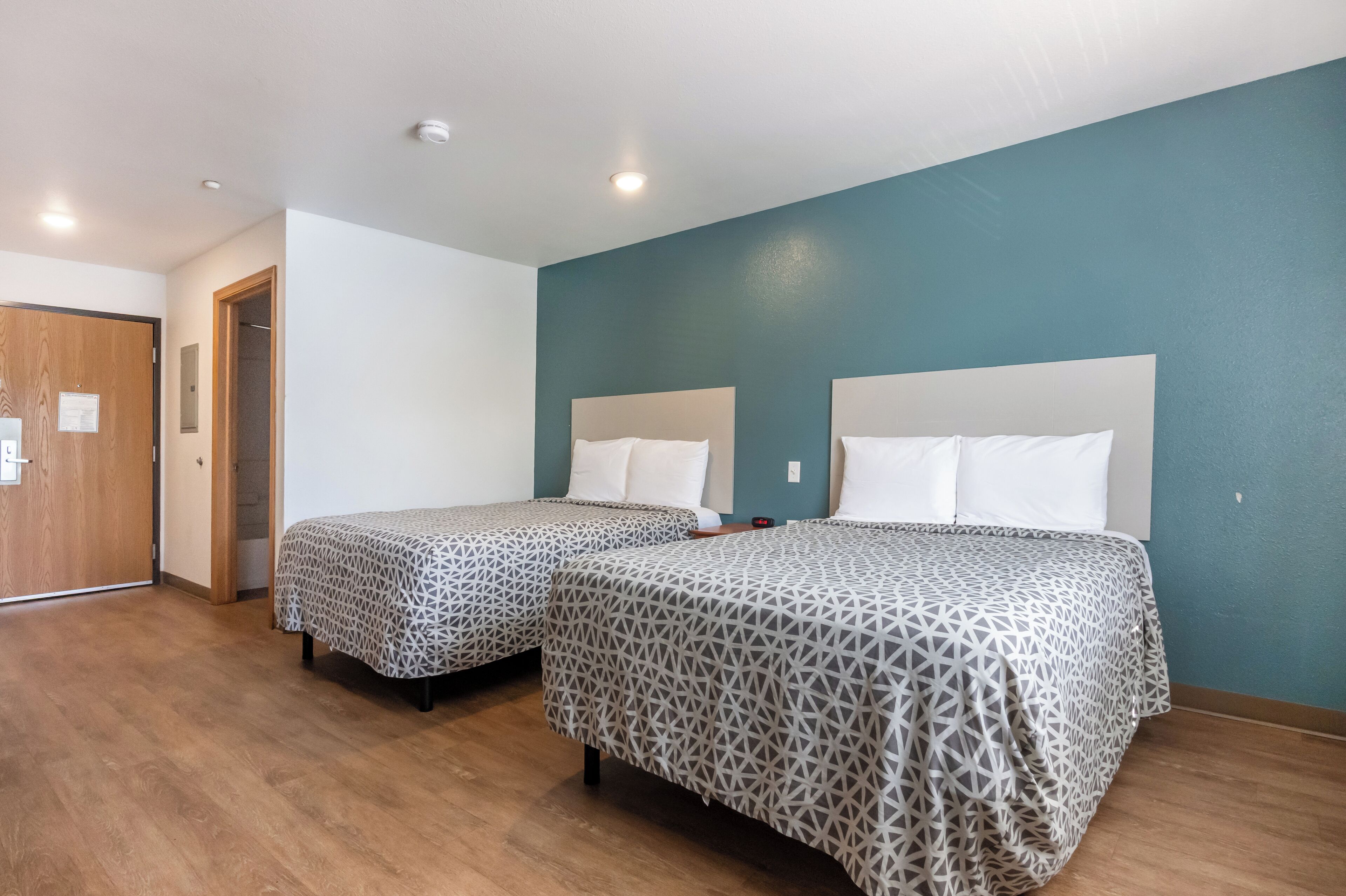 标准开间, 2 张双人床, 厨房 | 办公桌、熨斗/熨板、免费 WiFi、床单