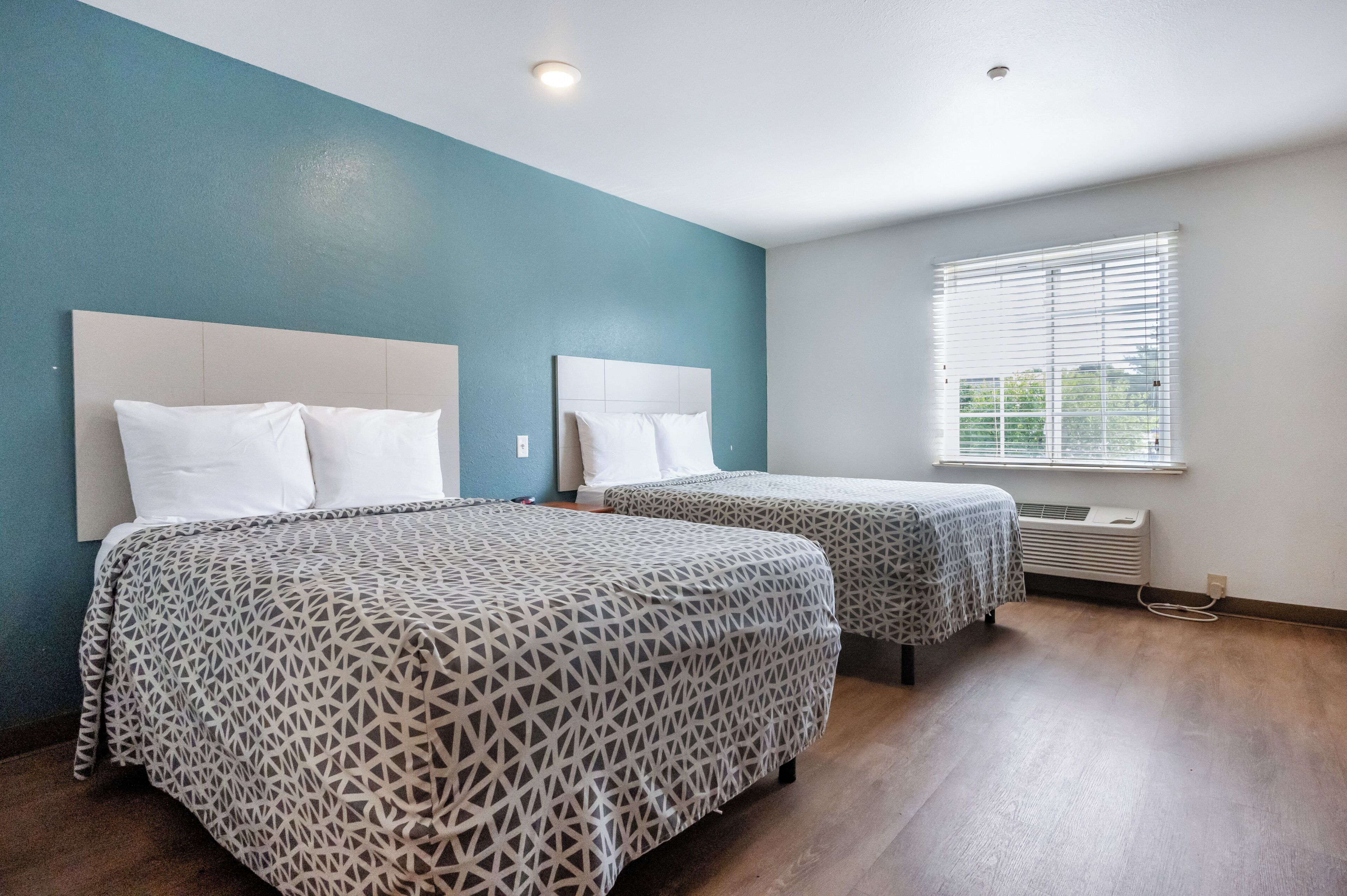 標準開放式客房, 2 張標準雙人床, 廚房 | 書桌、熨斗/熨衣板、免費無線上網、床單