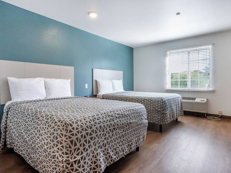 Estudio estándar, 2 camas dobles, cocina | Escritorio, tabla de planchar con plancha, wifi gratis y ropa de cama