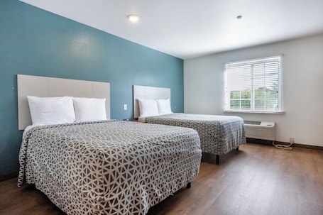 Standard Studio, 2 Double Beds, Kitchen | Desk, iron/ironing board, free WiFi, bed sheets