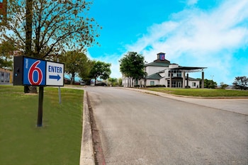 Motel 6 San Antonio, TX - Sea World North