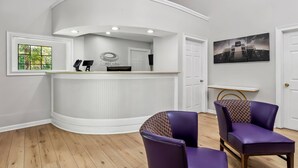 Lobby - Econo Lodge Inn & Suites Cayce I-26 Airport (Cayce)