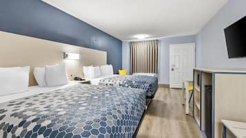 Rom – standard, 1 kingsize-seng, ikke-røyk | Skrivebord, blendingsgardiner og strykejern/-brett