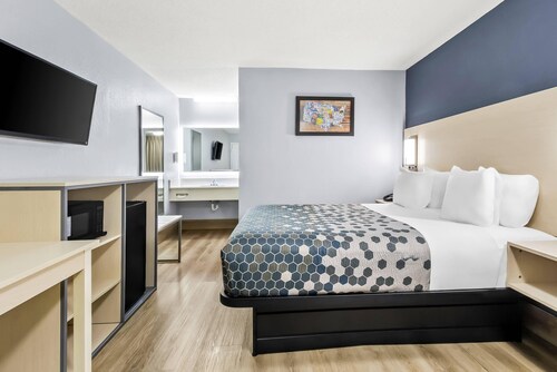 Econo Lodge Inn & Suites Cayce I-26 Airport