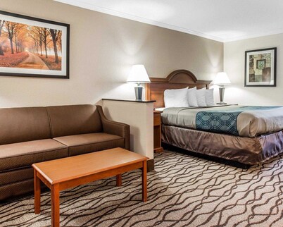 Econo Lodge Inn & Suites Cayce I-26 Airport