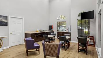 Free daily continental breakfast