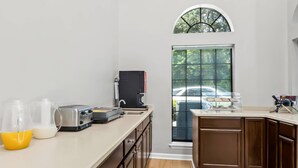 Free daily continental breakfast  - Econo Lodge Inn & Suites Cayce I-26 Airport (Cayce)