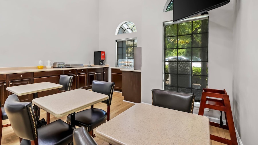 Econo Lodge Inn & Suites Cayce I-26 Airport