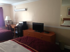 Free WiFi, bed sheets, alarm clocks - Econo Lodge Oakland Lake Merritt Area (Oakland)