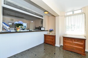 Lobby - Americas Best Value Inn Oakland Lake Merritt (Oakland)