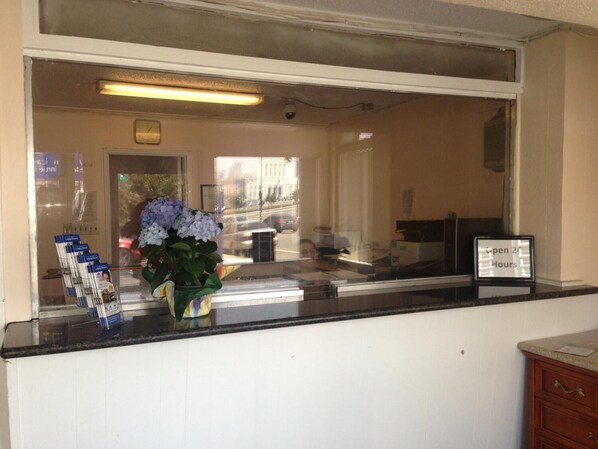 Lobby - Americas Best Value Inn Oakland Lake Merritt (Oakland)