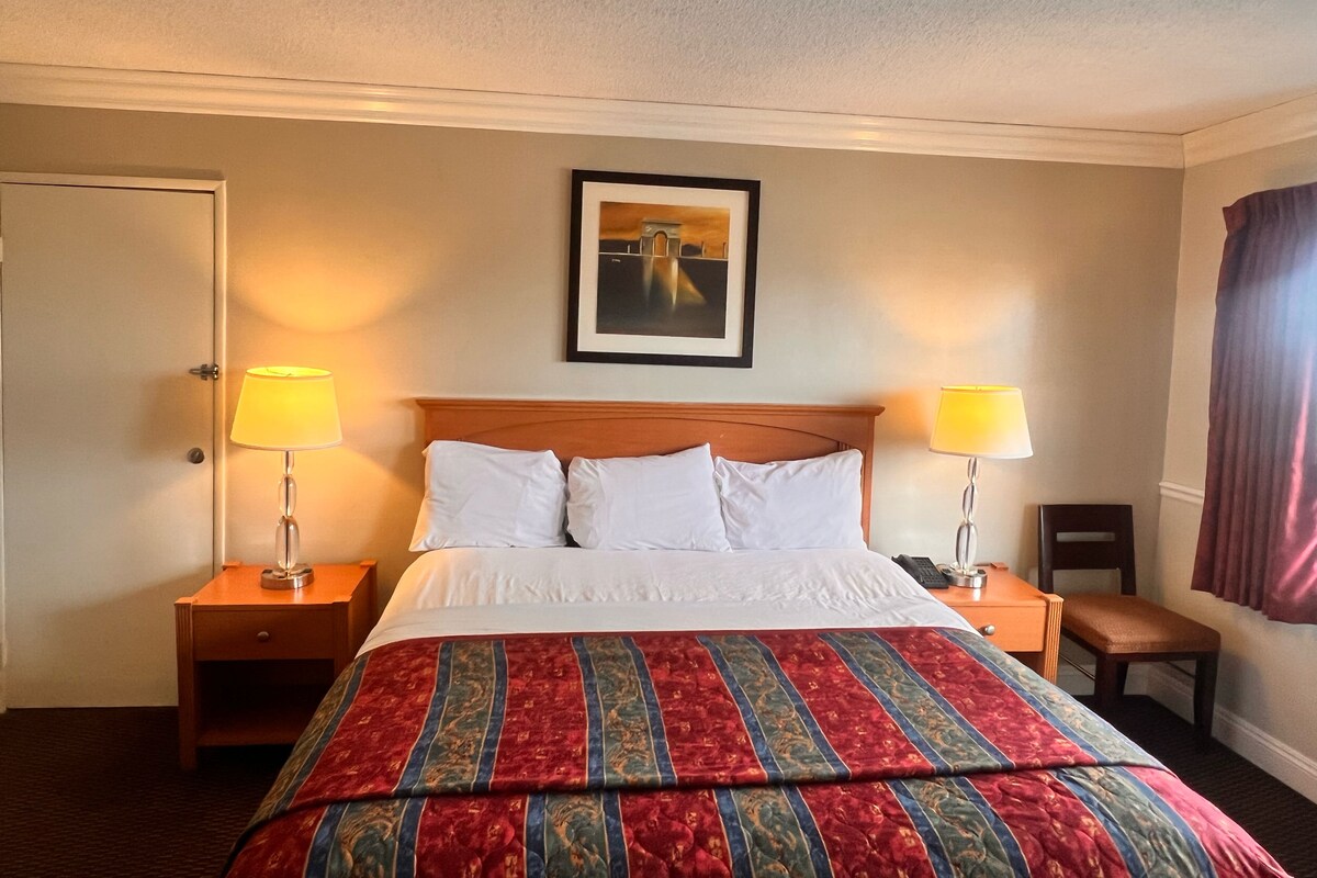 Free WiFi, alarm clocks, bed sheets