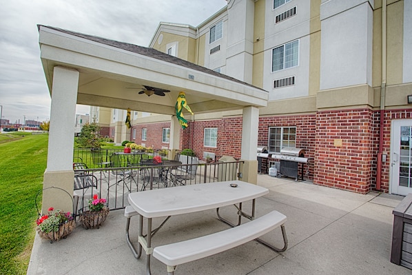 BBQ/picnic Area - Candlewood Suites Fargo-N. Dakota State University by IHG (Fargo)