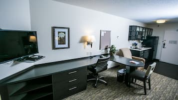 Studio Suite, 2 Queen Beds | In-room business center