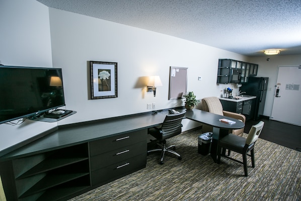 Studio Suite, 2 Queen Beds | In-room business centre - Candlewood Suites Fargo-N. Dakota State University by IHG (Fargo)