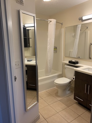 Hair dryer, towels - Candlewood Suites Fargo-N. Dakota State University by IHG (Fargo)