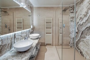 Superior Studio Suite | Bilik Mandi | Tab mandi berpancutan, kelengkapan dandanan diri percuma 