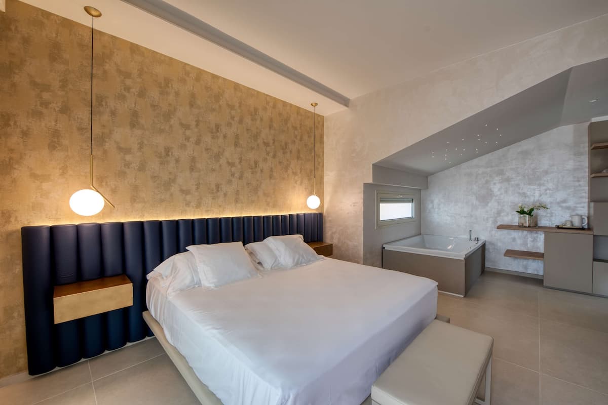 Suite, 1 grand lit, balcon, vue mer (Living Room;with Sofabed)