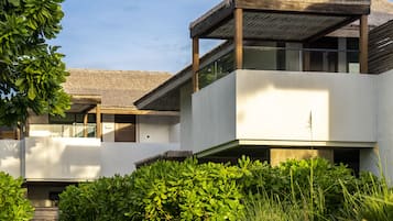 Oceanbed Jacuzzi Villa | Terrace/patio