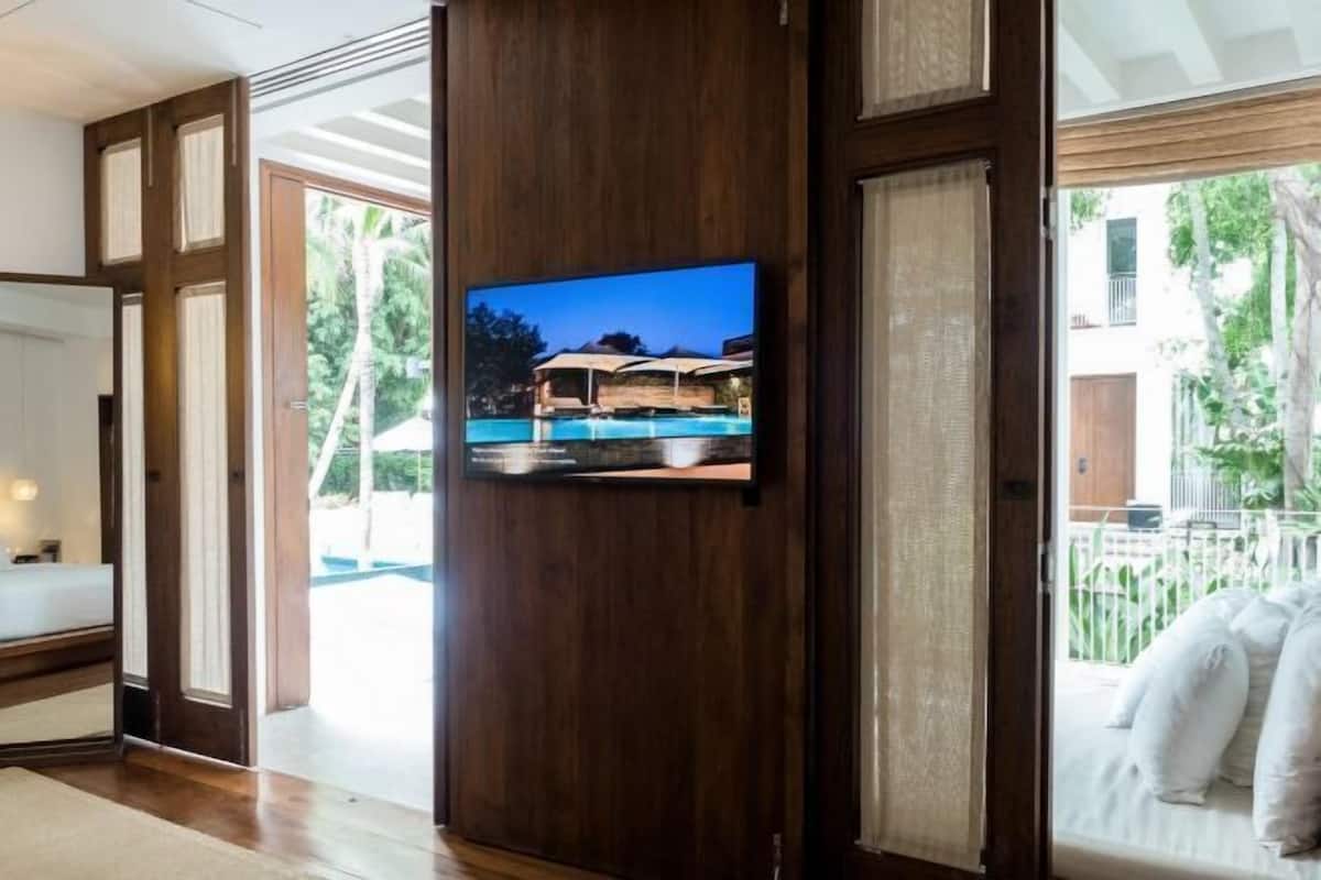 Luxe beddengoed, een minibar, een kluis op de kamer, een bureau