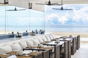 2 restaurants, breakfast, lunch, dinner served; international cuisine