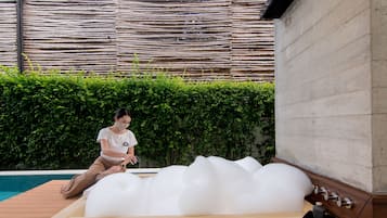 Oceanbed Pool Villa | Jetted bathtub