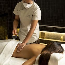 Couples treatment rooms, hot tub, steam room, body treatments