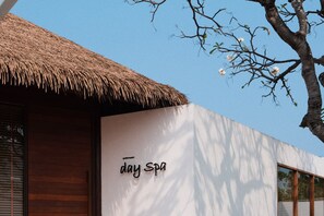 Salas de tratamiento para parejas, tina de hidromasaje y baño de vapor 