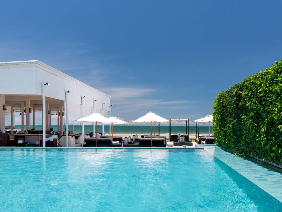 3 outdoor pools, free pool cabanas, pool umbrellas