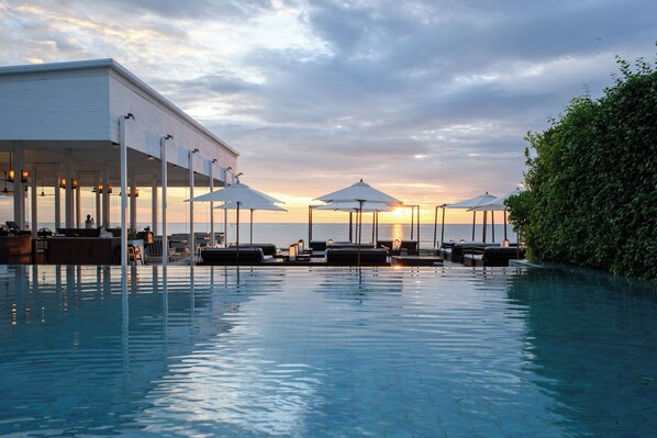 3 outdoor pools, free pool cabanas, pool umbrellas - Putahracsa Hua Hin (Hua Hin)