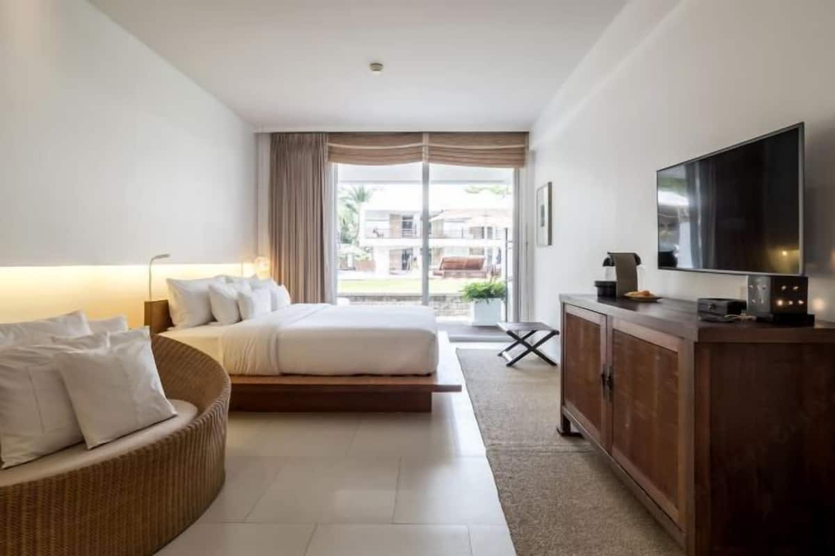 Luxe beddengoed, een minibar, een kluis op de kamer, een bureau