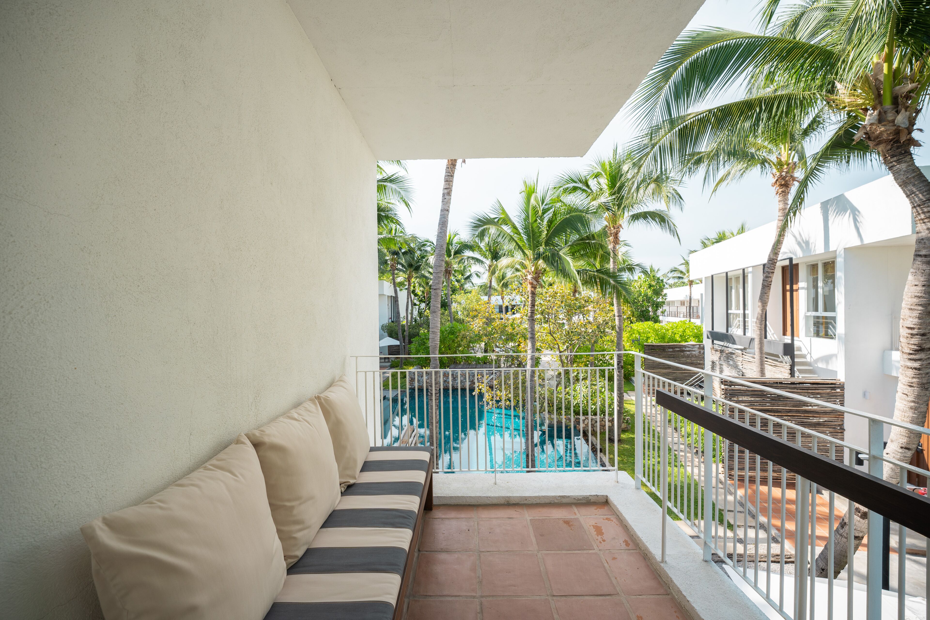 sansky urban room | balcony