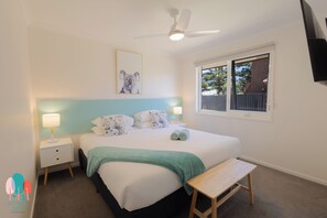 Premium bedding, pillow-top beds, individually decorated - Botanic City Apartments (Warrnambool)