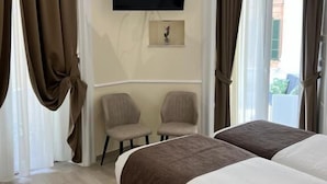 普通套房, 私人浴室, 城市景 | 羽絨被、迷你吧、房內夾萬、書桌