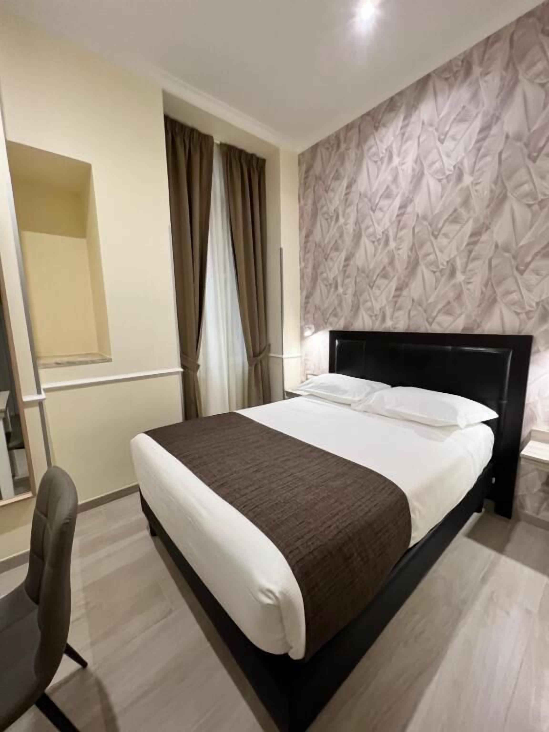 Quarto solteiro luxo, vista para o pátio | Edredons de pluma, frigobar, cofres nos quartos, escrivaninha