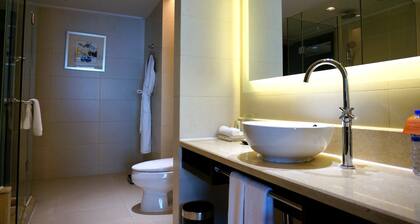 Holiday Inn Guangzhou Shifu, an IHG Hotel