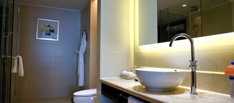 Holiday Inn Guangzhou Shifu, an IHG Hotel