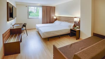 Confort Familiar (3 adults) | Down duvets, minibar, in-room safe, desk