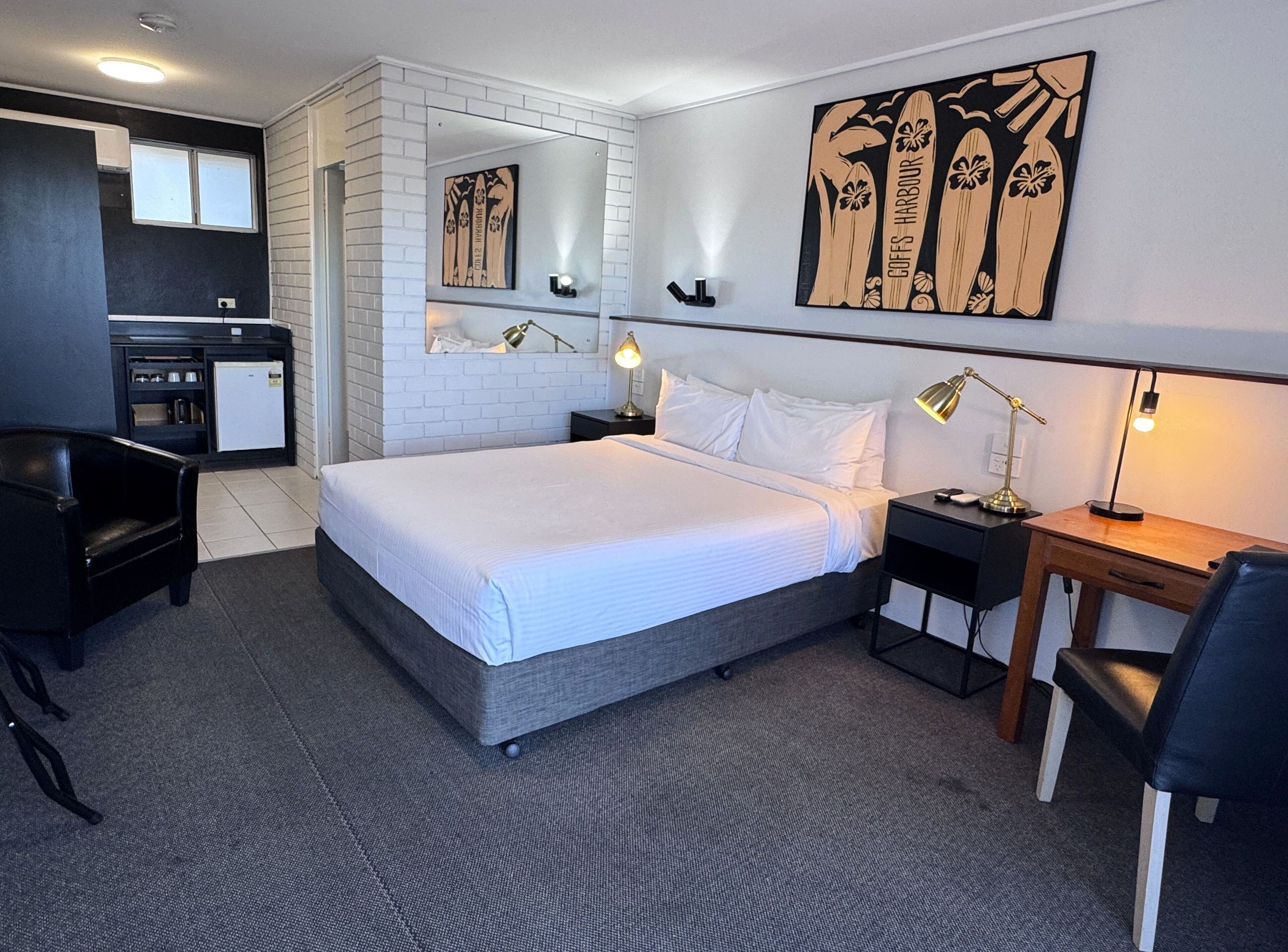 أغطية فراش متميزة وأسرّة بطبقة علوية مريحة ومساحة عمل للكمبيوتر المحمول