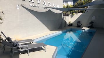 Kolam renang terbuka