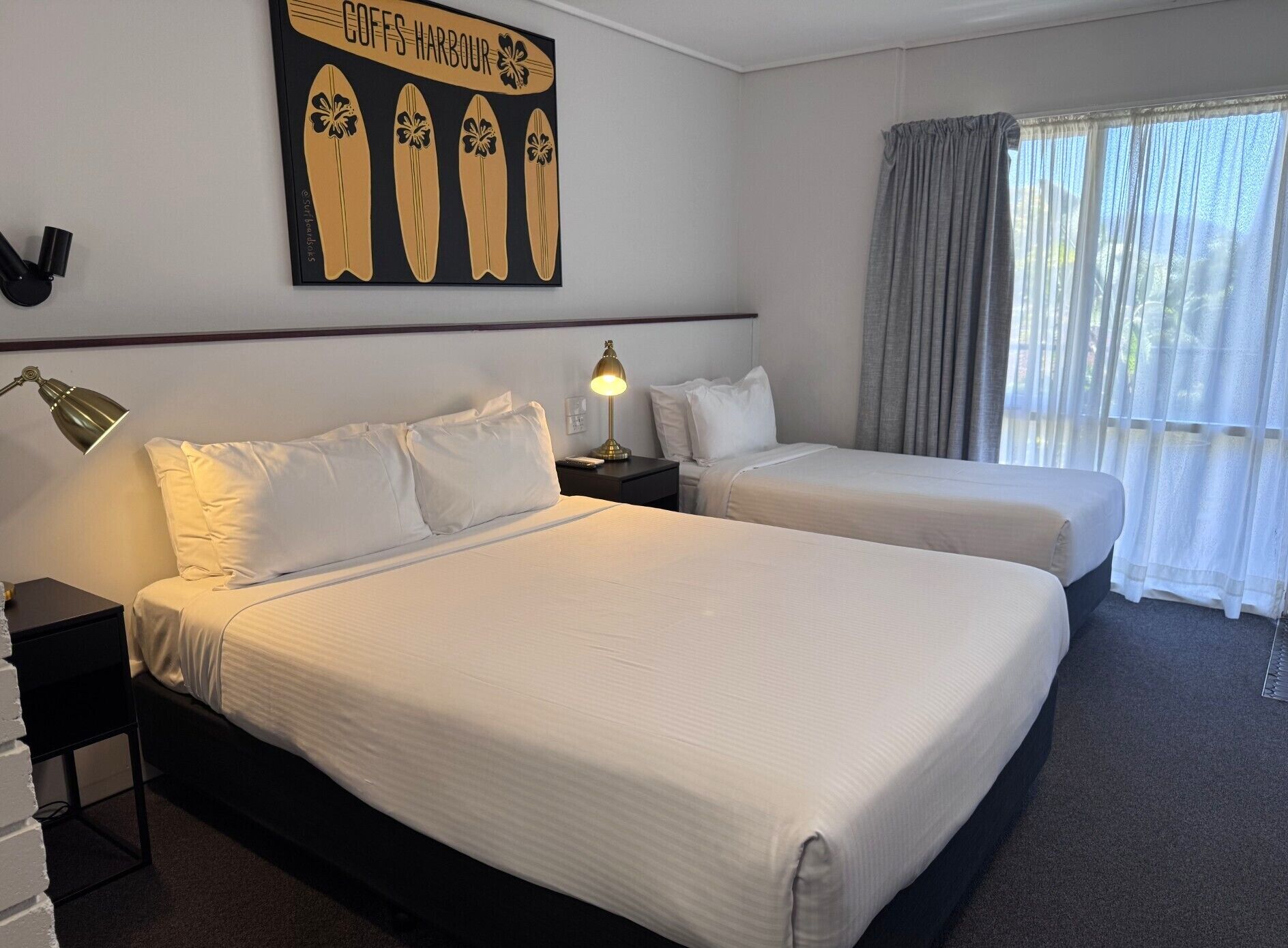 أغطية فراش متميزة وأسرّة بطبقة علوية مريحة ومساحة عمل للكمبيوتر المحمول