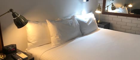 Premium Room, 1 King Bed | Premium bedding, pillowtop beds, laptop workspace, blackout drapes