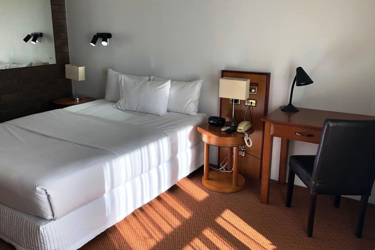 أغطية فراش متميزة وأسرّة بطبقة علوية مريحة ومساحة عمل للكمبيوتر المحمول