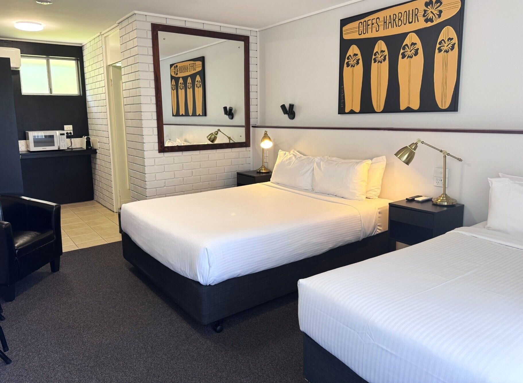 أغطية فراش متميزة وأسرّة بطبقة علوية مريحة ومساحة عمل للكمبيوتر المحمول